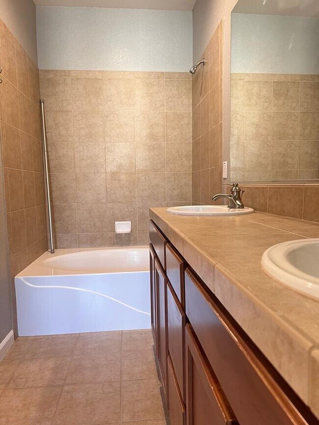 Building Photo - 427 Anchor Ln