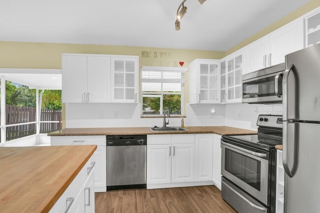 Building Photo - 6279 Island Way