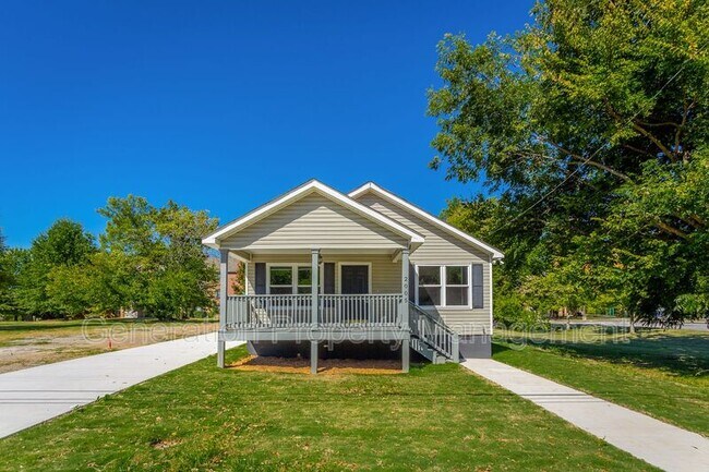 Building Photo - 2005 S Lyerly St