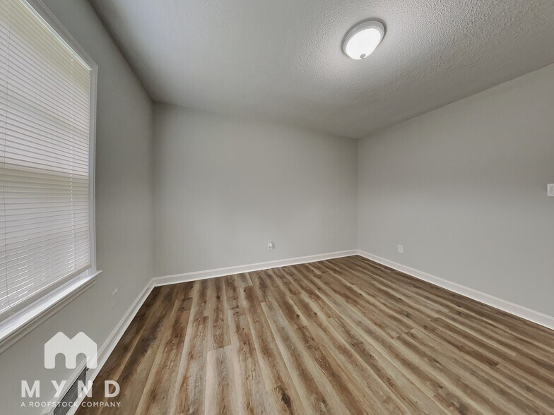 Building Photo - 1439 Sherwood Dr