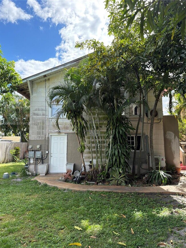 Building Photo - 1350 SW 13th St