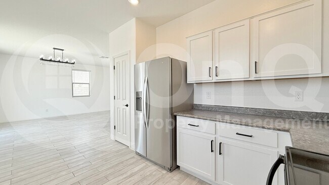 Building Photo - 40633 W Helen Ct