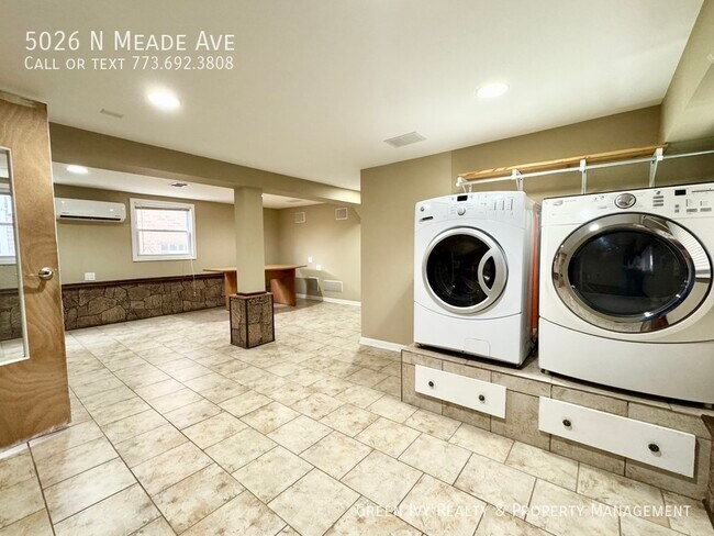 Building Photo - 5026 N Meade Ave