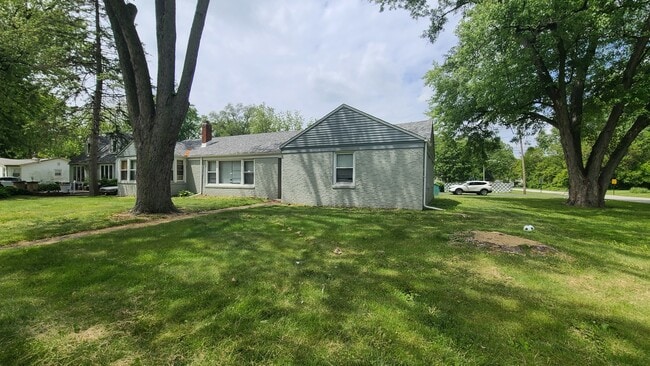 Building Photo - 16002 Spaulding Ave