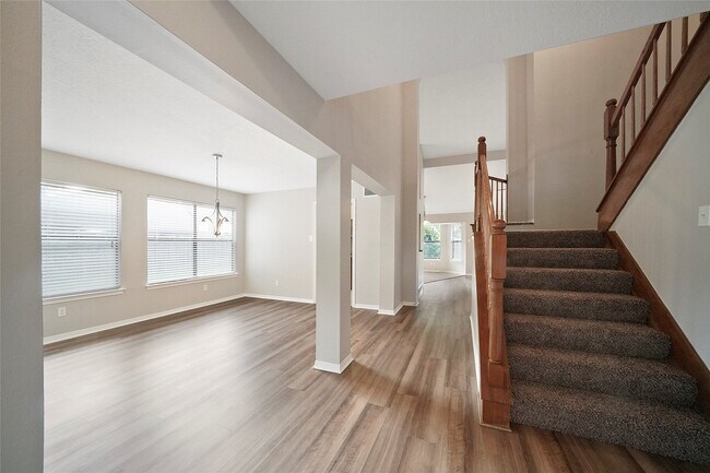 Building Photo - 2402 Brookdale Dr
