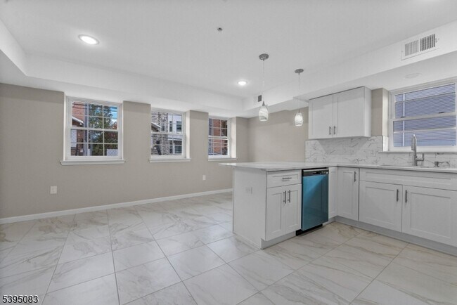 Building Photo - 24 Garibaldi Ave