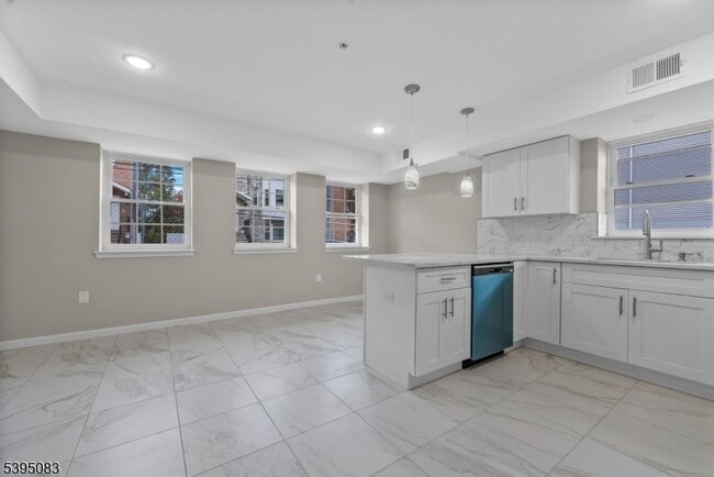 Building Photo - 24 Garibaldi Ave