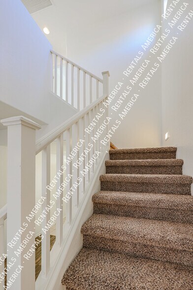 Building Photo - 323 N 76th Pl