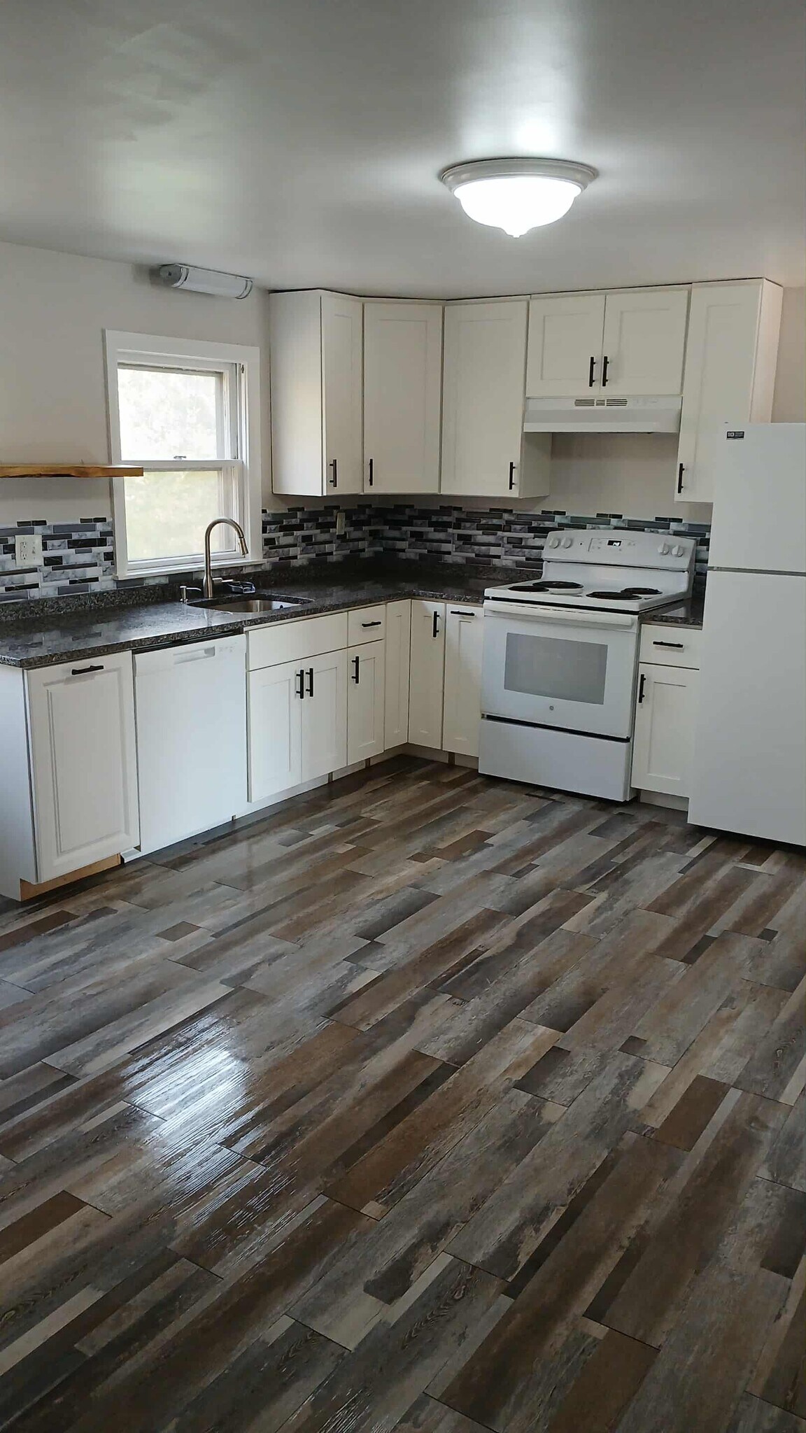 Building Photo - 17 Ontario Ave