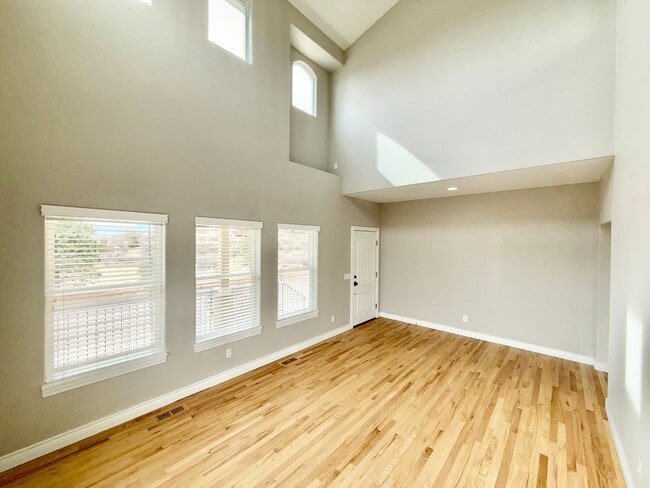 Building Photo - WELCOME HOME!