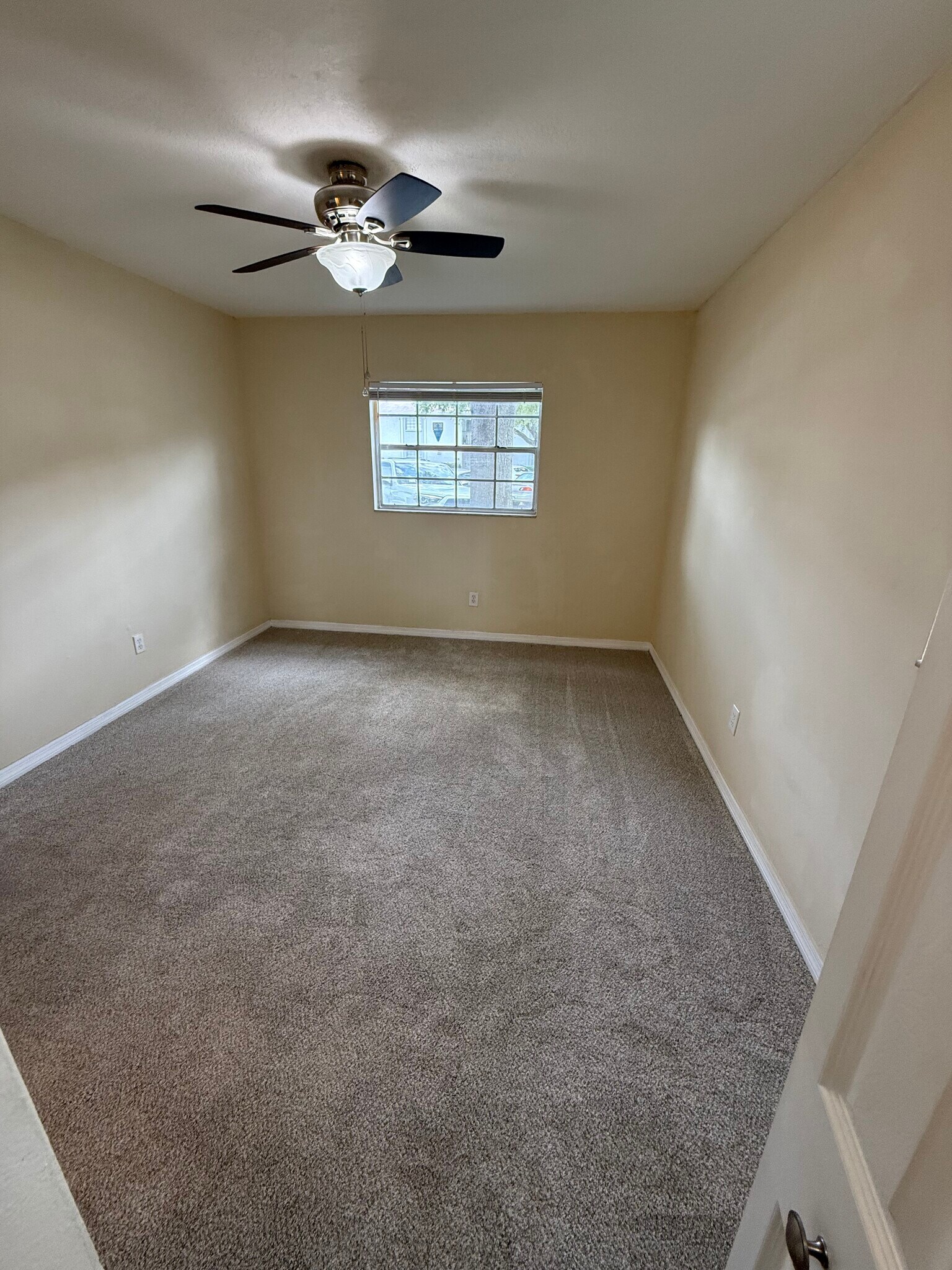 Building Photo - 3802 N Oak Dr
