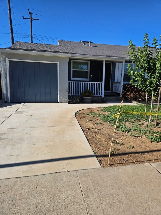 Building Photo - ?Charming 2-bedroom, 1-bathroom duplex ?in Sacramento