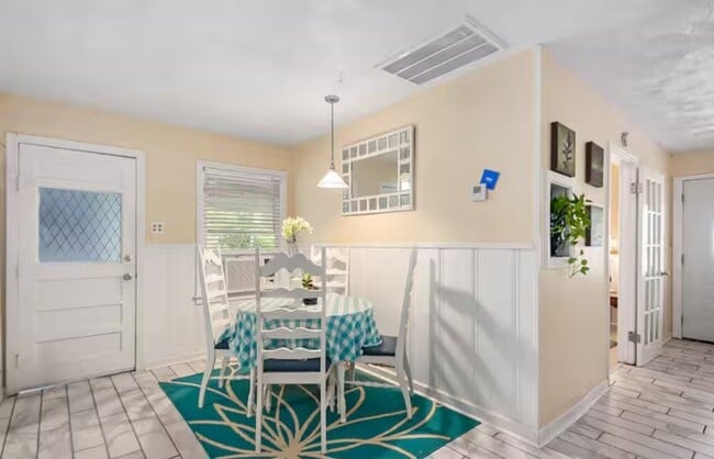 Building Photo - 4910 Charles St