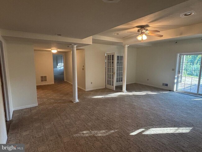 Building Photo - 7536 Pinewild Rd