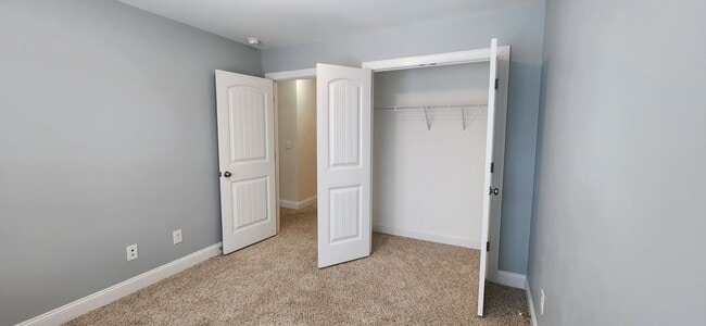 Building Photo - Great home in desirable neighborhood! Washer/Dryer Included!