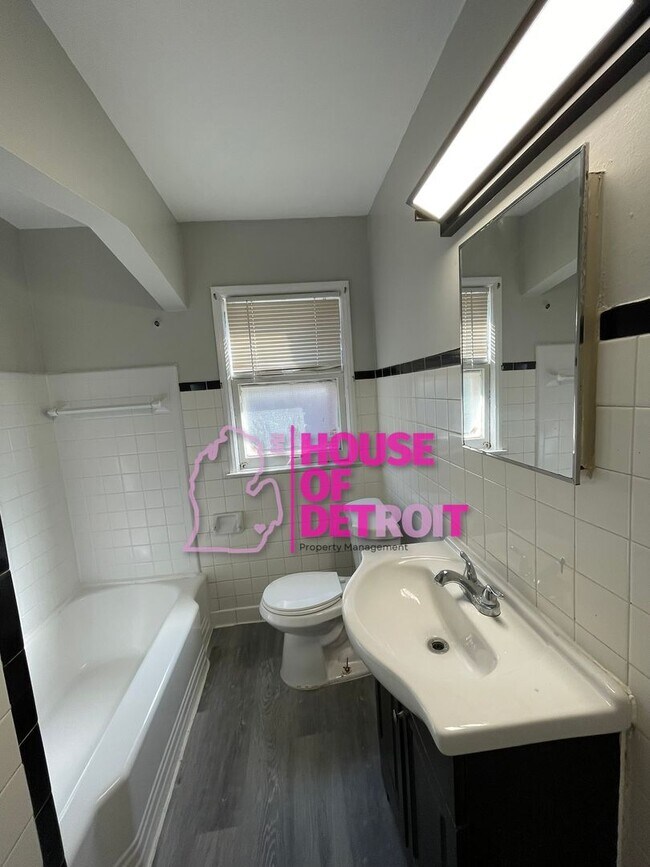Building Photo - 3 BEDROOM | 1 BATH | FREE PRE SCREEN