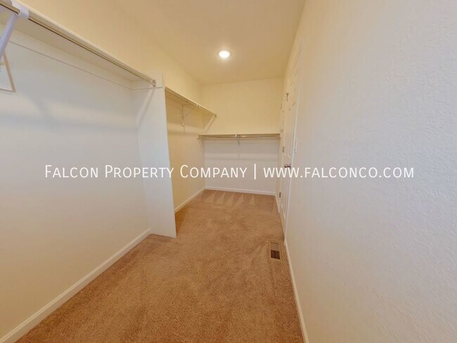 Building Photo - Extraordinary Townhome in Victory Ridge! -...