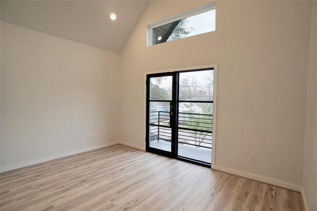 Building Photo - 1713 Summer St