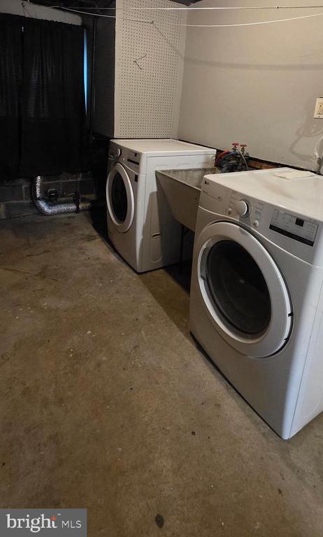 Building Photo - 5454 Burwood Ave