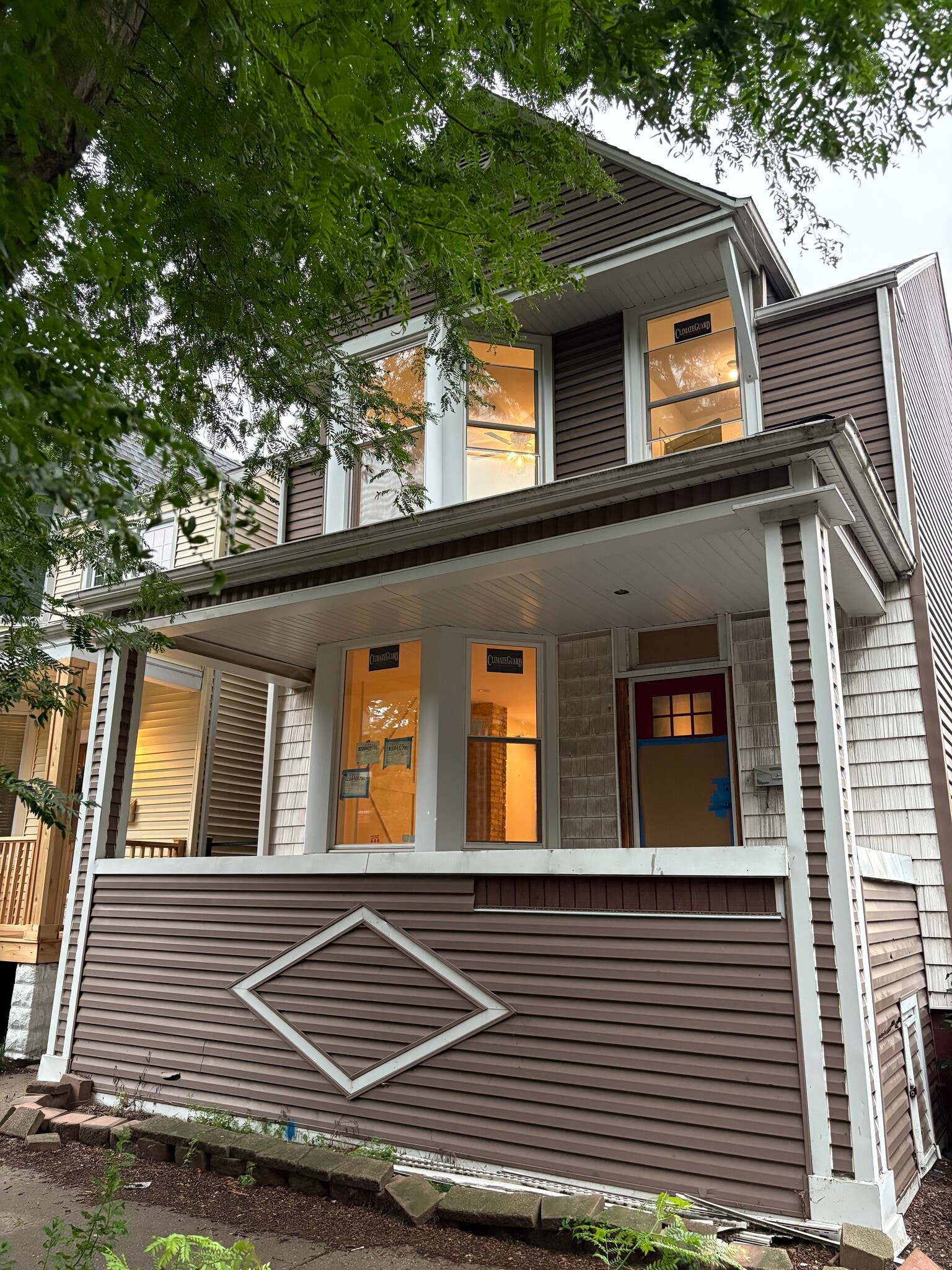 Building Photo - 3542 N Hermitage Ave