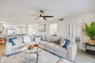Building Photo - 16440 Kelly Cove Dr