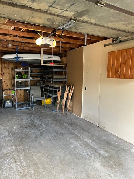 Garage - 620 N Davis St
