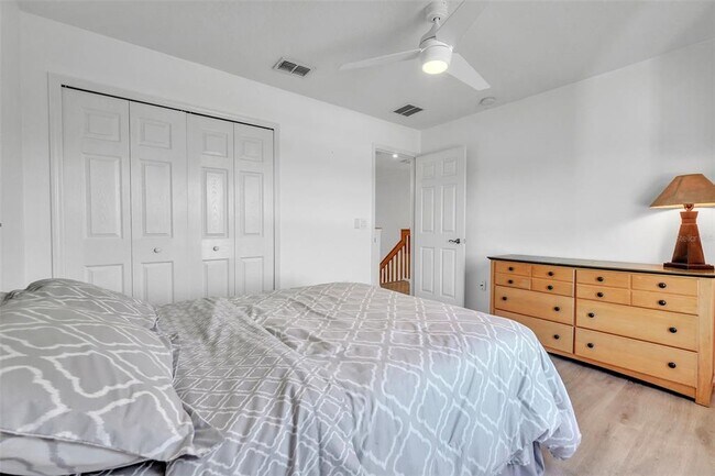 Building Photo - 9826 Heron Pointe Dr