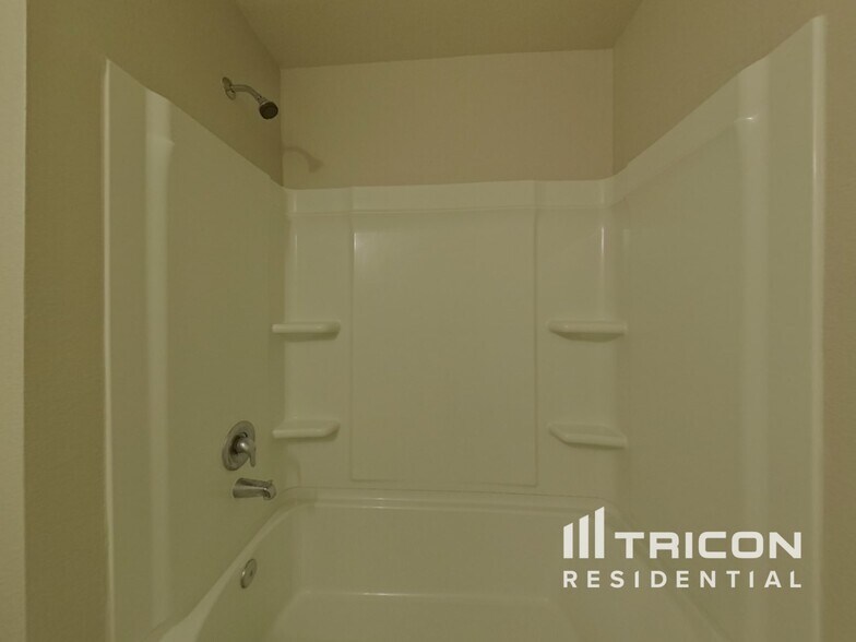 Building Photo - 15569 Taylorcrest Dr
