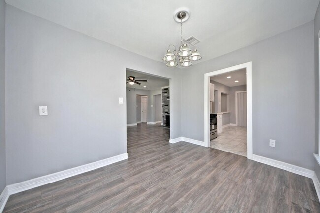 Building Photo - 3834 Rosedale St