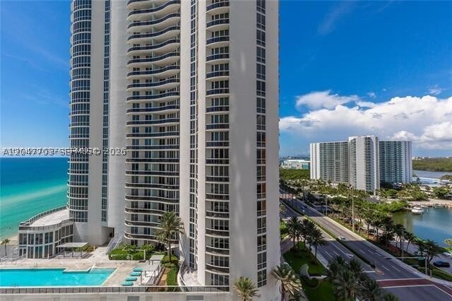 Building Photo - 16001 Collins Ave