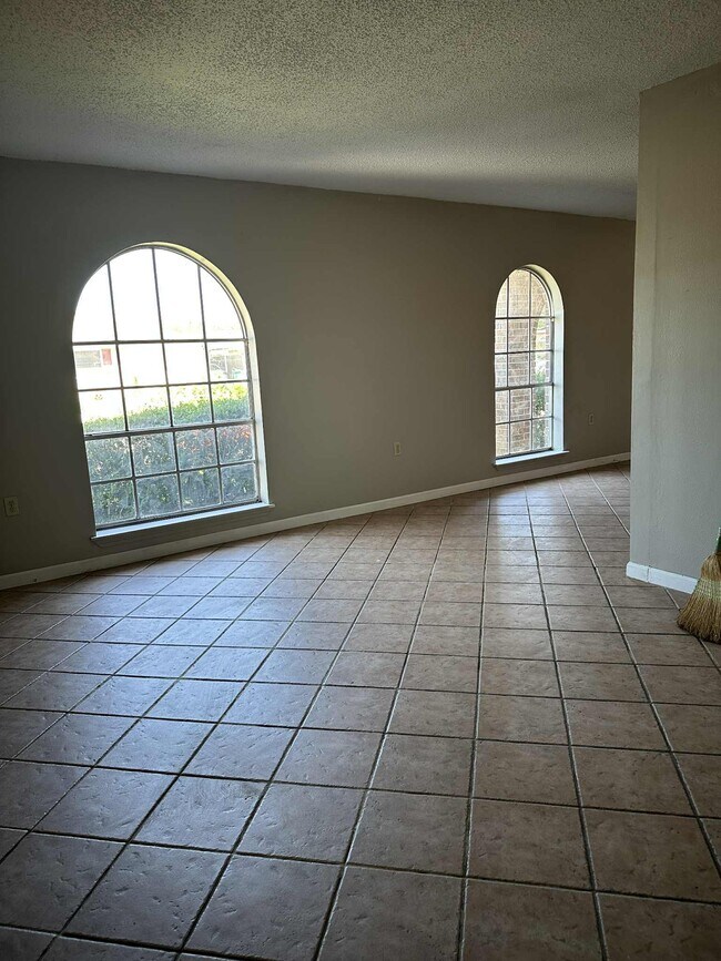 Building Photo - 2944 Dove Ave