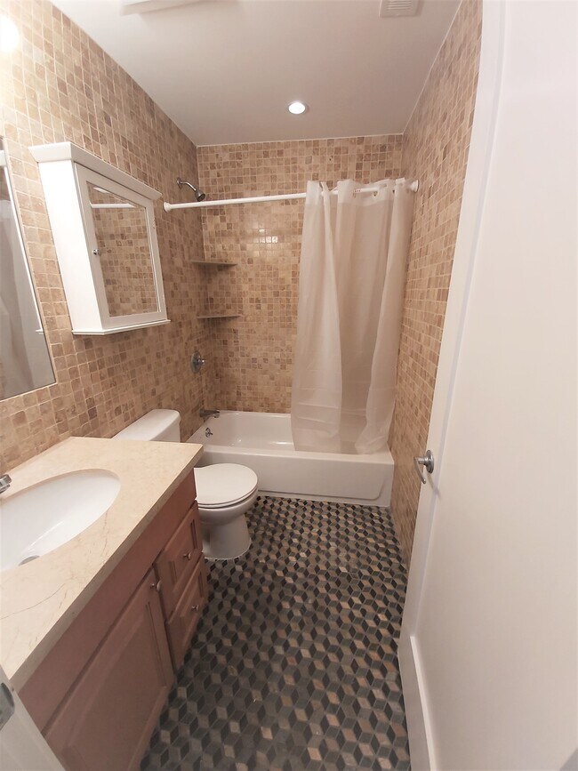 Master Bath - 1939 15th St