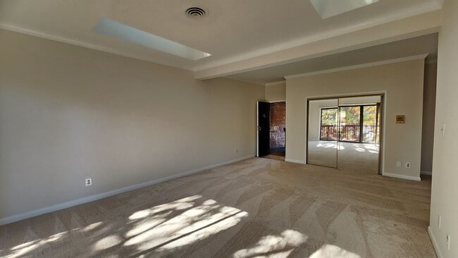 Building Photo - Affordable 2BR close to King St Metro