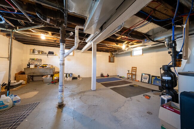 Building Photo - 817 Central Ave W