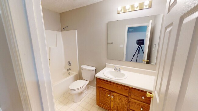 Building Photo - 3 Bedroom with BONUS Room in Jack Britt School District!