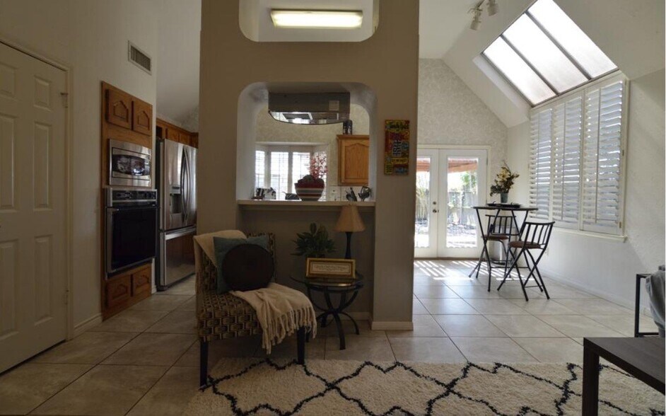 Building Photo - 2922 Double Lake Dr