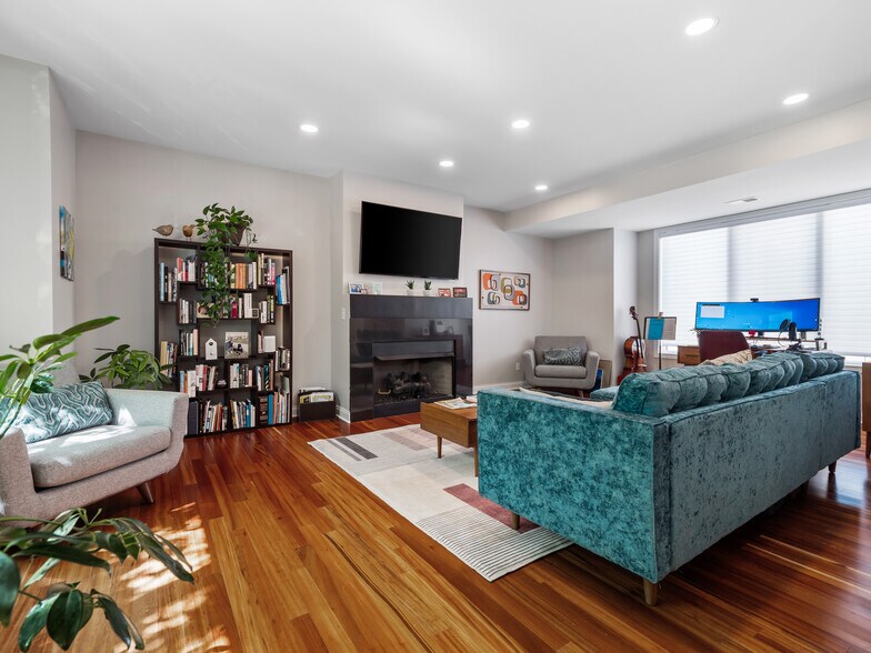 Building Photo - 1471 Lindazzo Ave