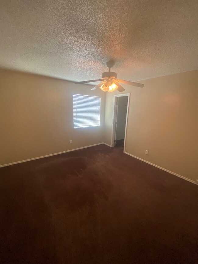 Building Photo - Spacious 2 Bedroom Condo for Rent!