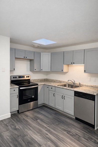 Building Photo - 4300 NE Sunset Blvd