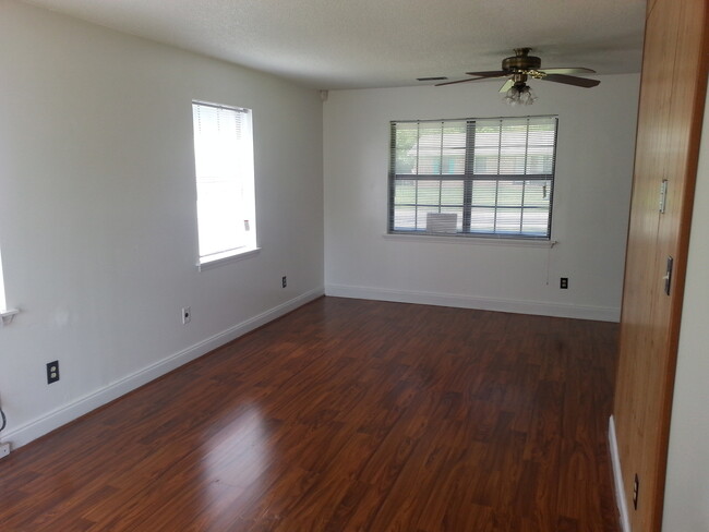 Building Photo - CASTLE HAYNE - Walnut Hills Area - 3 Bedro...