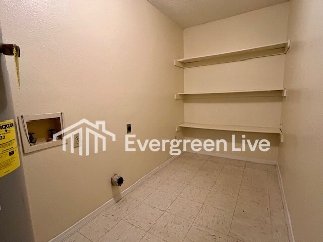 Building Photo - 121 Pembroke Ct