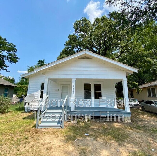 Primary Photo - 2540 Dupont St