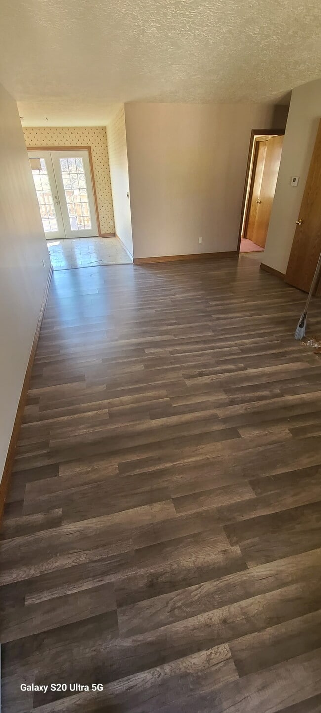 Building Photo - 610 N 6th Ave