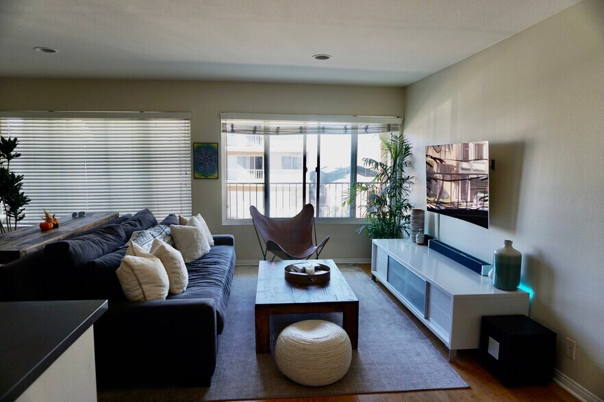 Main living/dining area - 306 4th St