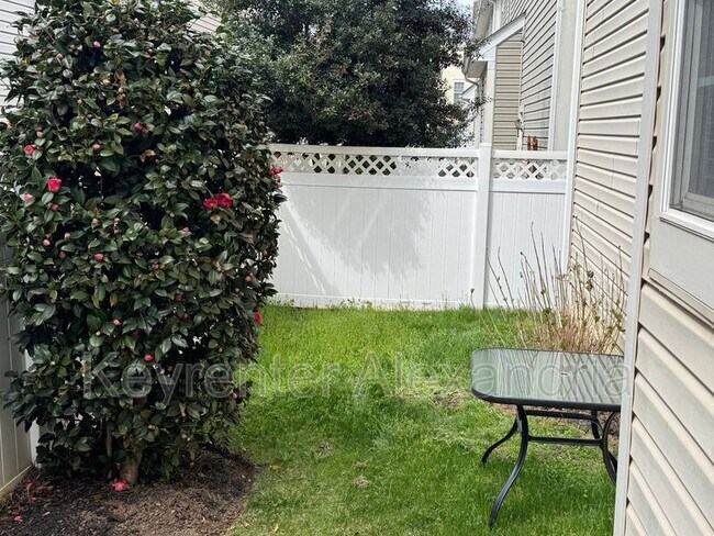 Building Photo - 6987 Forepond Ct