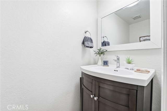 Building Photo - 334 S Walnut Ave