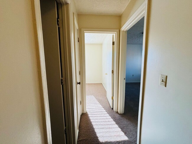 Building Photo - *Available Now - 4 and 3 Person Rates Avai...