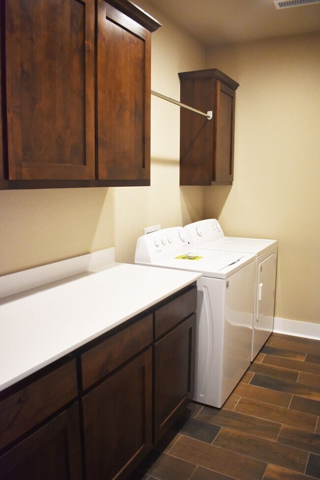 Building Photo - Upscale 4 Bedroom 3.5 Bathroom Home in Fayetteville!!