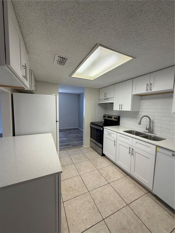 Building Photo - 4911 Silver Oaks Village