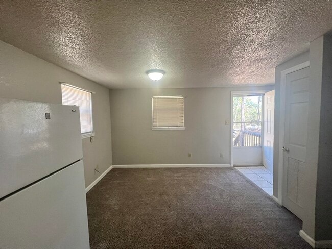 Building Photo - 1614 Lonnie Rd